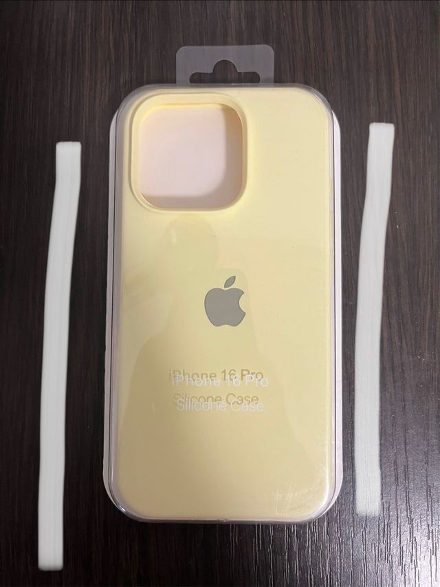 Funda iPhone 16 Pro Silicona Amarilla