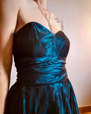 Vestido de fiesta sin tirantes