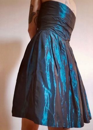 Vestido de fiesta sin tirantes