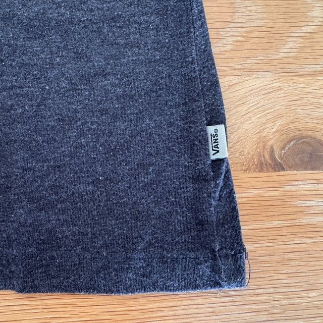 Camiseta Vans gris oscuro logo amarillo Talla XS