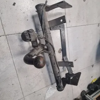 Bola de remolque con amarres y placa