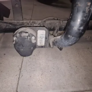 Bola de remolque con amarres y placa