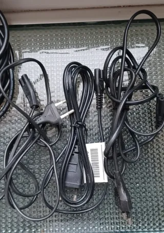 Cables VGA y de alimentación