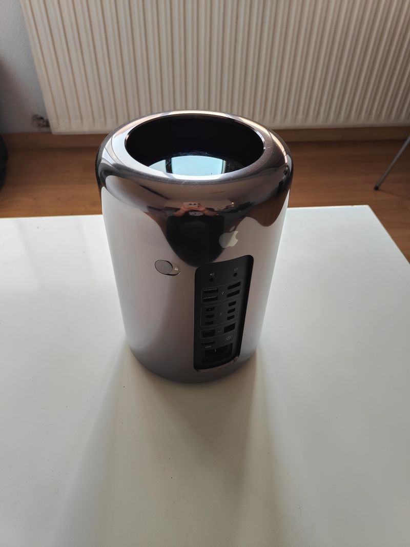 Mac Pro 6.1 2013 32GB RAM Xeon 6 Core