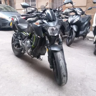 Kawasaki Z650 Negra y Verde limitada A2