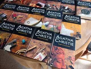 Lote de 21 libros de Agatha Christie.