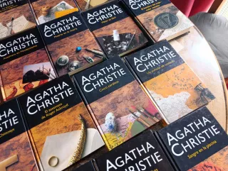 Lote de 21 libros de Agatha Christie.