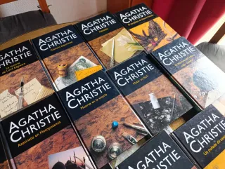 Lote de 21 libros de Agatha Christie.