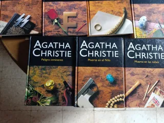 Lote de 21 libros de Agatha Christie.