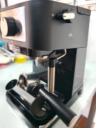 Cafetera DeLonghi Stilosa Negra