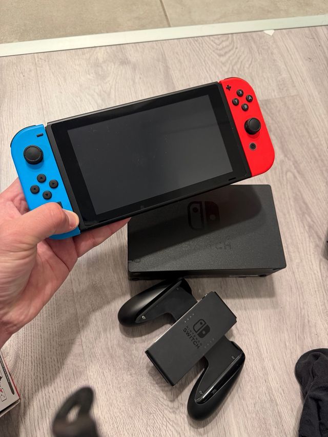 Nintendo Switch Azul y Rojo usado 2 dias