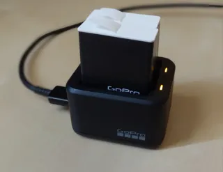 Caricabatterie doppio e batterie GoPro