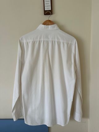 Camisa blanca con logo calavera