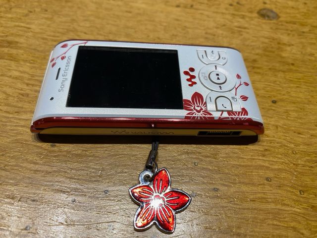 Teléfono Sony Ericsson W595i Flower edition