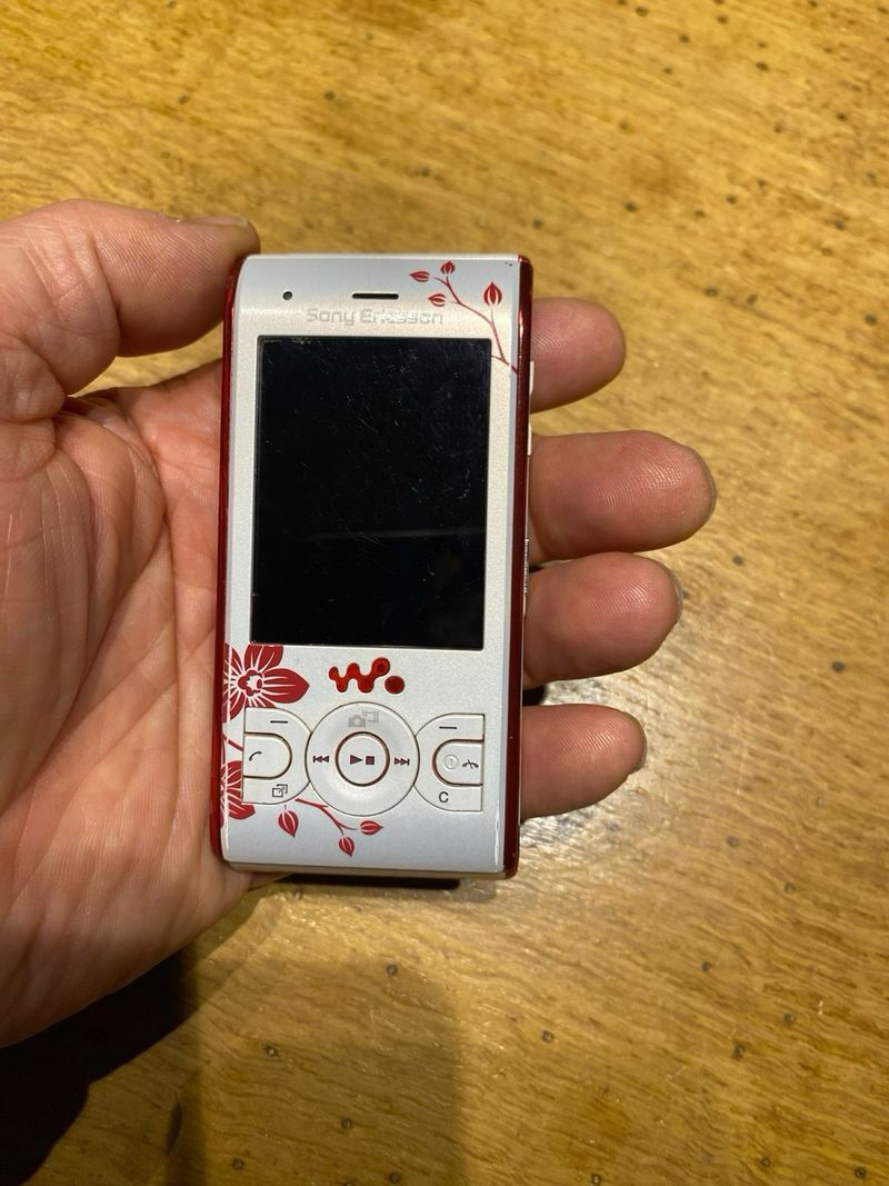 Teléfono Sony Ericsson W595i Flower edition afbeelding 2