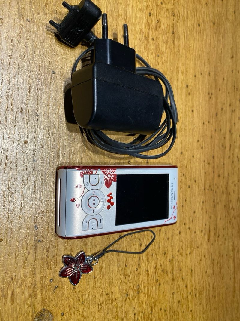 Teléfono Sony Ericsson W595i Flower edition afbeelding 4