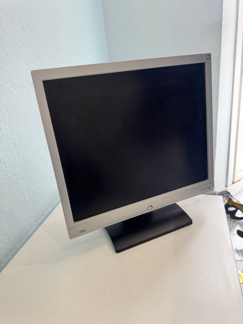 Pantalla BenQ Plata y Negra