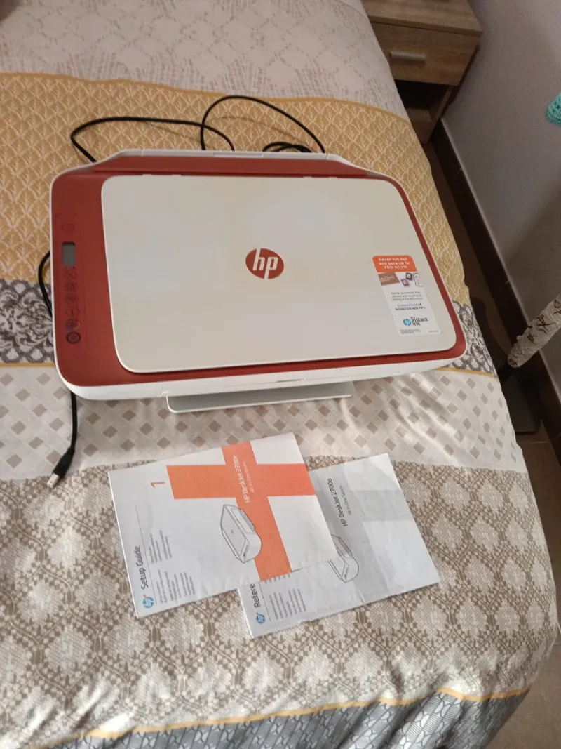 Impresora HP DeskJet 2700e Roja y Blanca