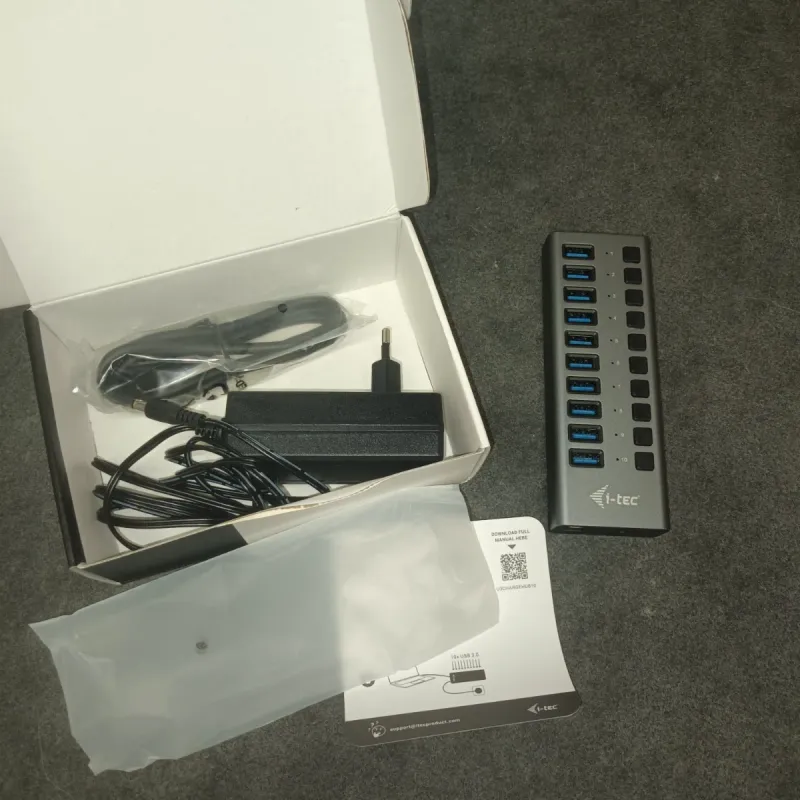 Cargador USB i-tec de 10 puertos