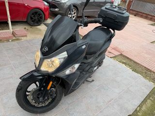 Moto Scooter SYM 125 Negra