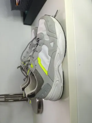 Zapatillas Unisex Grises y Blancas