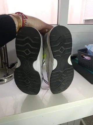 Zapatillas Unisex Grises y Blancas