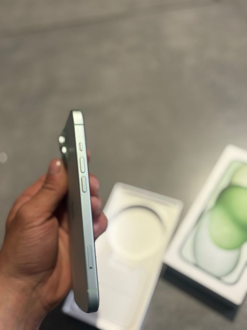 Vendo iPhone 15 128 GB, color verde afbeelding 4