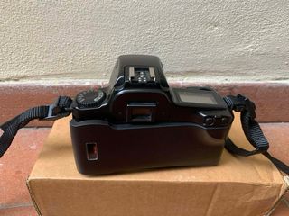 Canon EOS 1000F Reflex Analogica