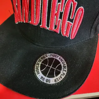 Gorra San Diego Negra y Roja
