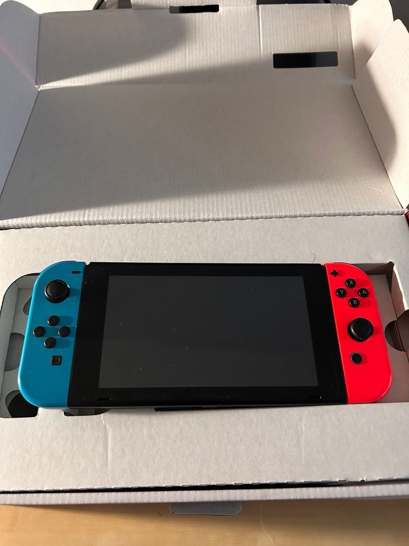 Nintendo Switch Gris, Azul y Rojo afbeelding 3