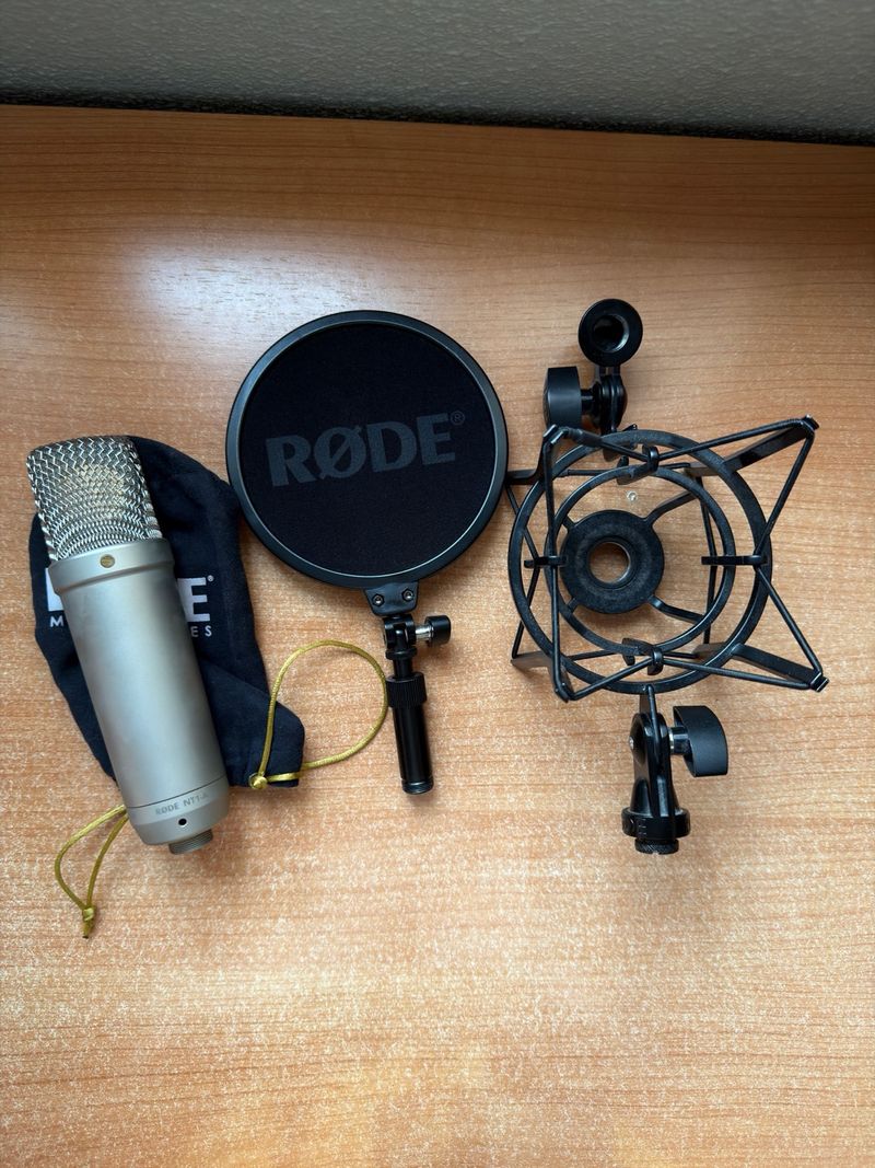 Micrófono Rode NT1-A con Shock Mount y Filtro