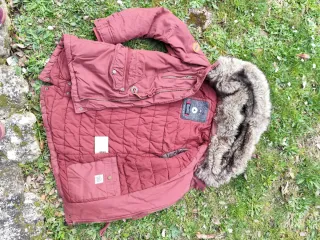 Parka Khujo con capucha y pelo desmontables