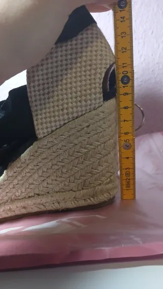 Sandalias Cuña Negras Atadas