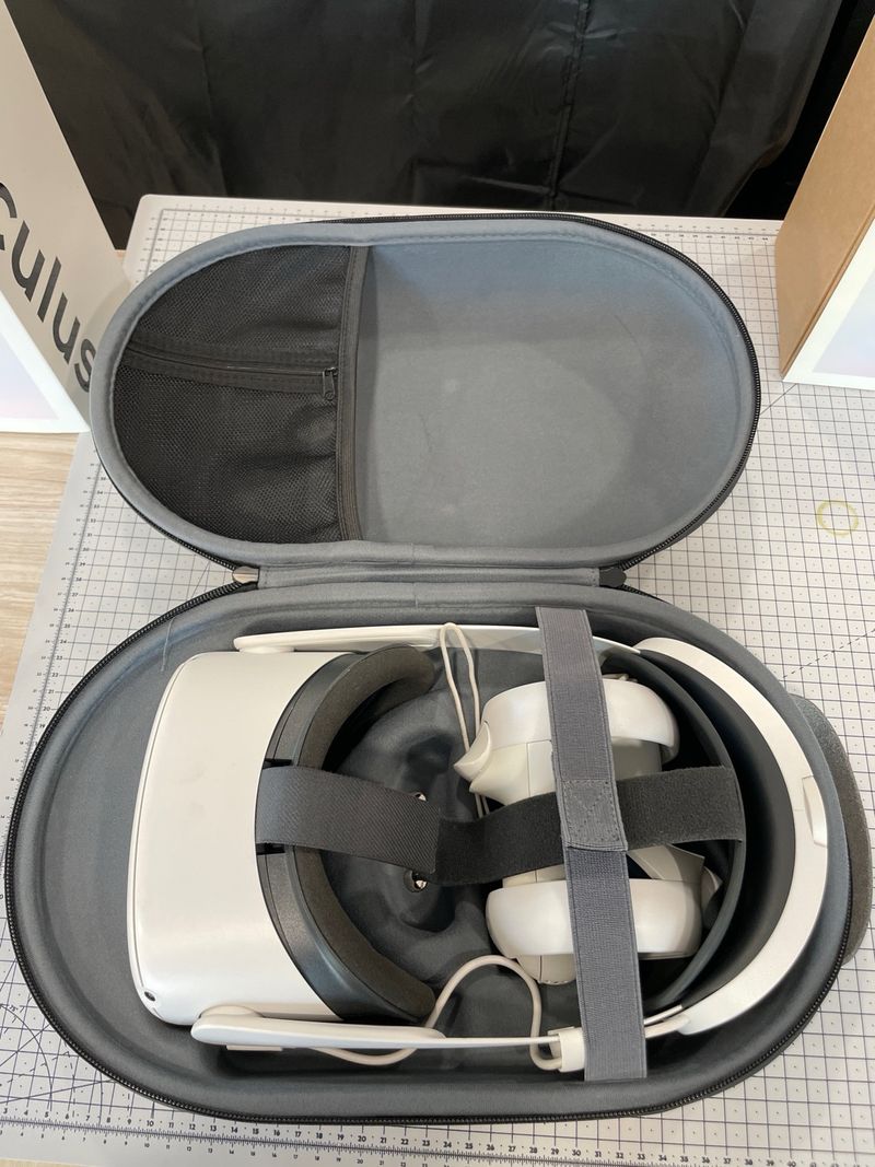 Oculus Quest 2 128GB con accesorios afbeelding 3