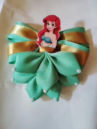 Pinza para el pelo de las princesas Disney.