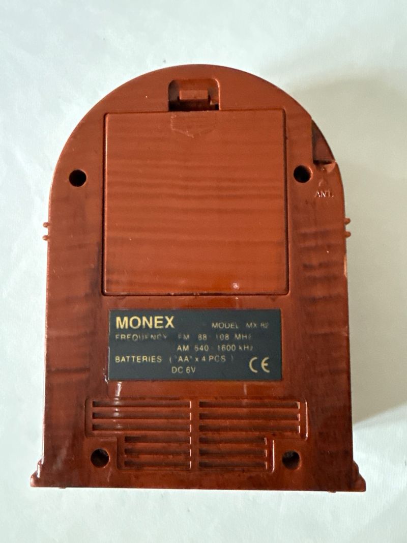 Radio de pilas estilo vintage 10x14 cm. afbeelding 2