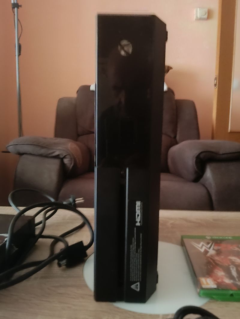 Xbox One 1TB + Juego WWE 2K16 afbeelding 2