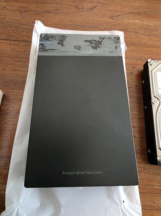 Carcasa UGREEN + HDD WD 2TB