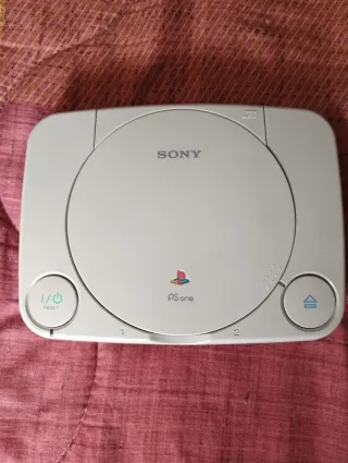 PlayStation one con tre giochi