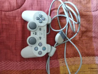 PlayStation one con tre giochi