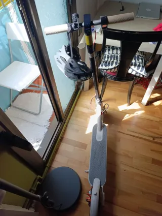 Patinete Eléctrico Xiaomi Blanco + Casco homologad