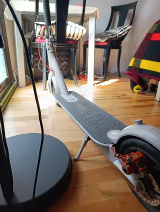 Patinete Eléctrico Xiaomi Blanco + Casco homologad