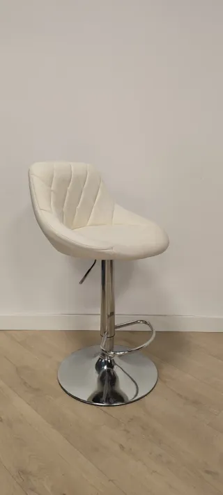 Taburete acolchado blanco peluquería