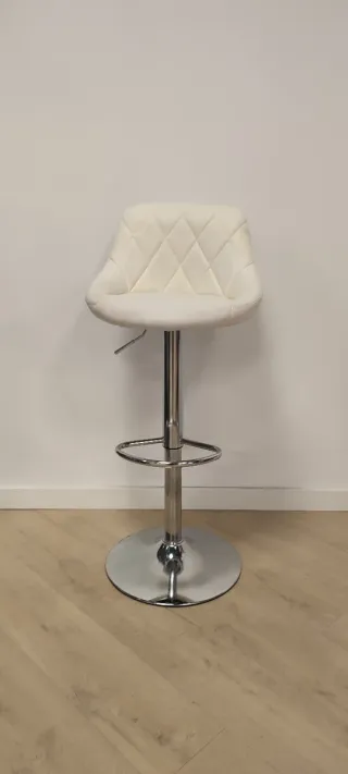 Taburete acolchado blanco peluquería