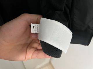 Chubasquero Nike Negro con Capucha