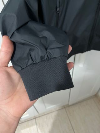 Chubasquero Nike Negro con Capucha