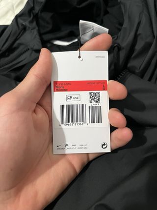 Chubasquero Nike Negro con Capucha