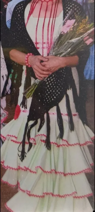 Traje de Gitana Verde con Detalles Rosas