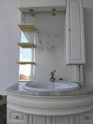 Mueble de baño Roca con espejo y lavabo