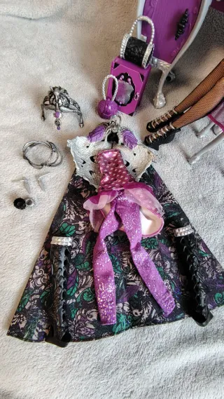 Lote Muñeca Raven Ever After High
